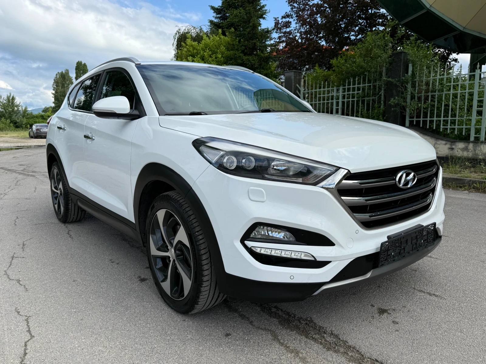 Hyundai Tucson * 2.0CRDI* AWD* PODGREV* CAMERA* SWISS* , снимка 3 - Автомобили и джипове - 54782799