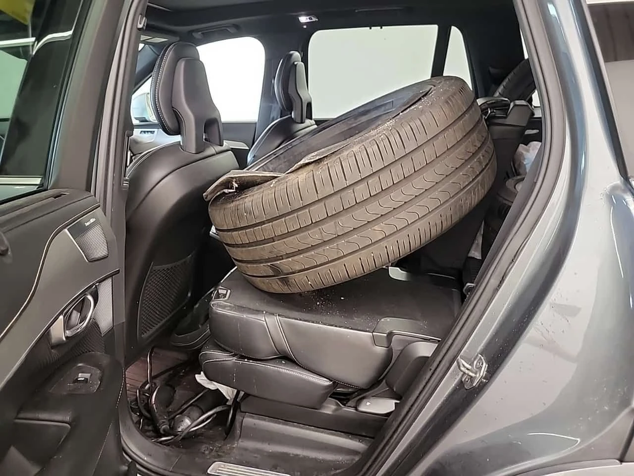 Volvo Xc90 R Design/360 КАМ/ПАНОРАМА/ВТОРИ ЧИФТ ГУМИ И ДЖАНТИ, снимка 13 - Автомобили и джипове - 55590419