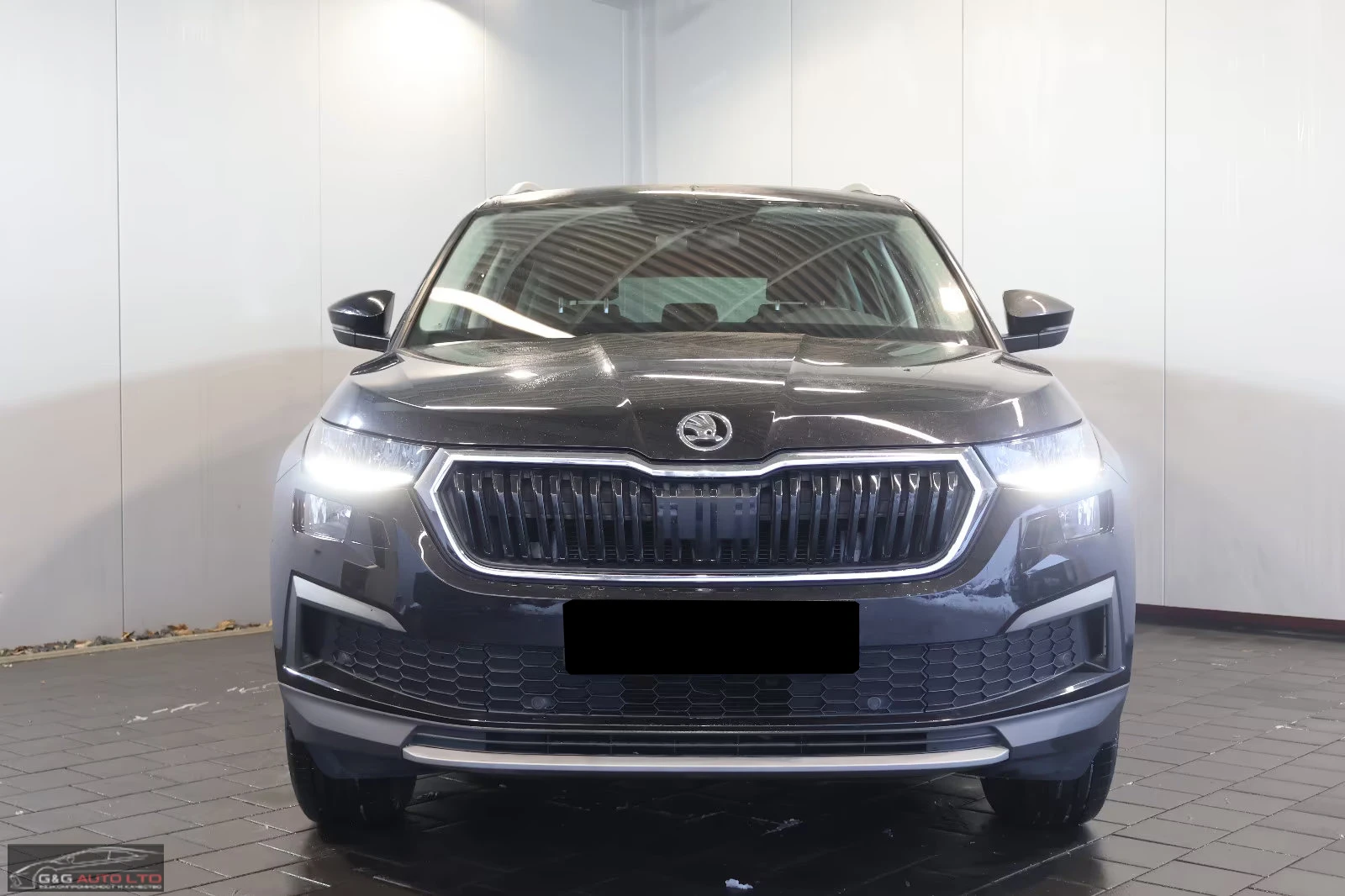 Skoda Kodiaq AMBITION/150HP/CAM/CPLAY/DIGI/NAVI/LED/670q, снимка 2 - Автомобили и джипове - 55992574