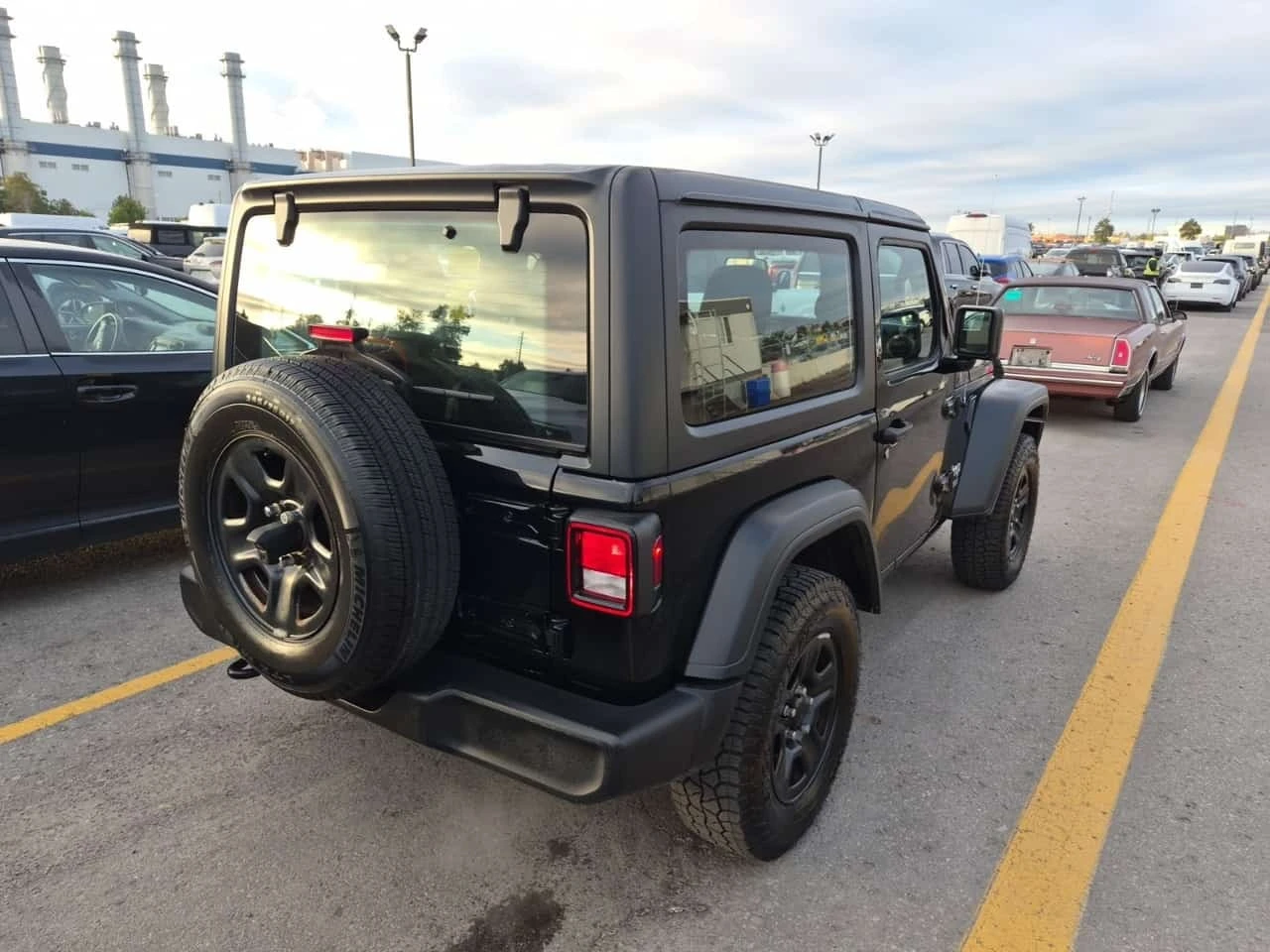 Jeep Wrangler * 4x4 Sport * KEYLESS * REVERSE CAMERA * , снимка 3 - Автомобили и джипове - 56253895