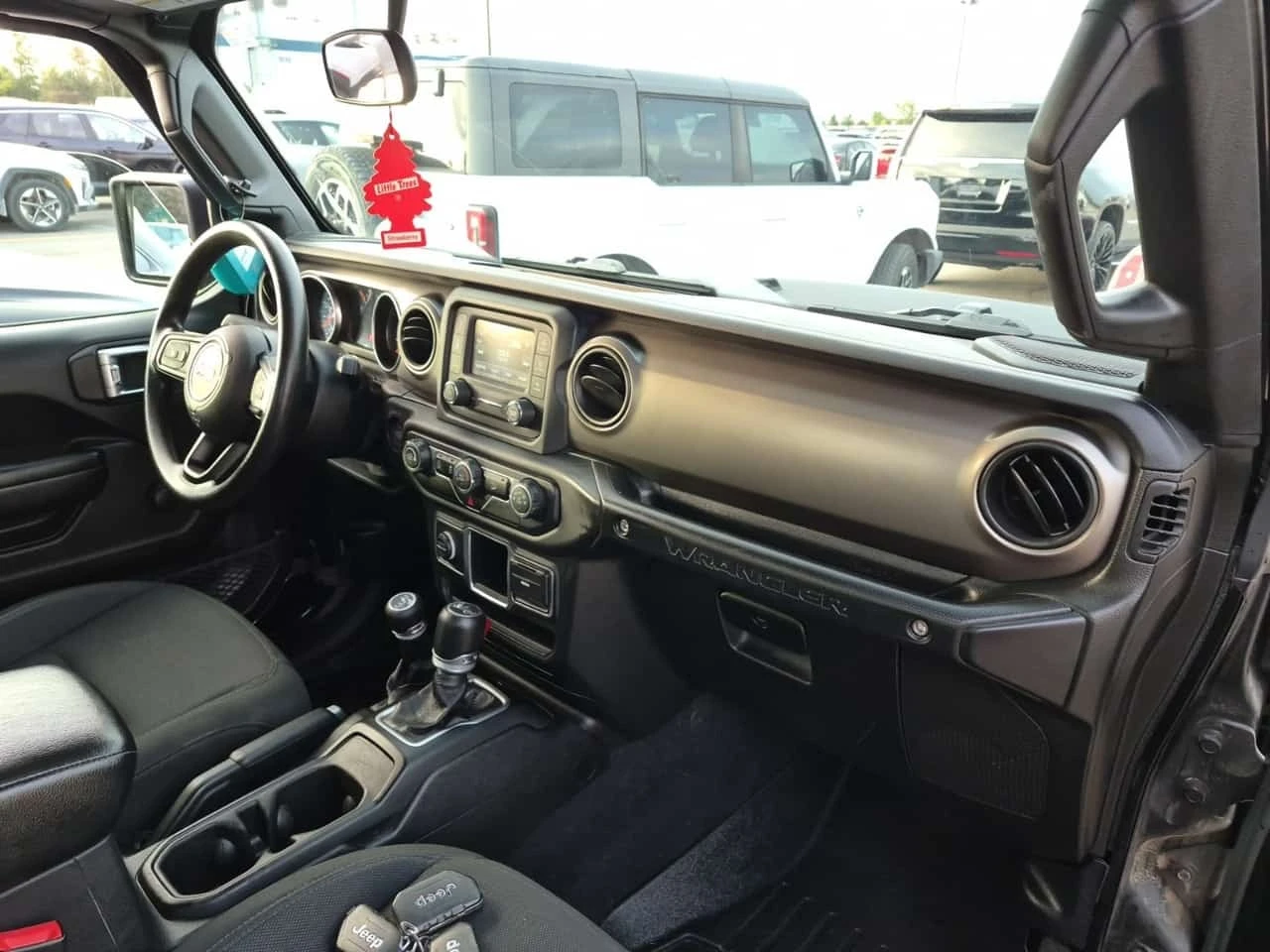 Jeep Wrangler * 4x4 Sport * KEYLESS * REVERSE CAMERA * , снимка 11 - Автомобили и джипове - 56253895