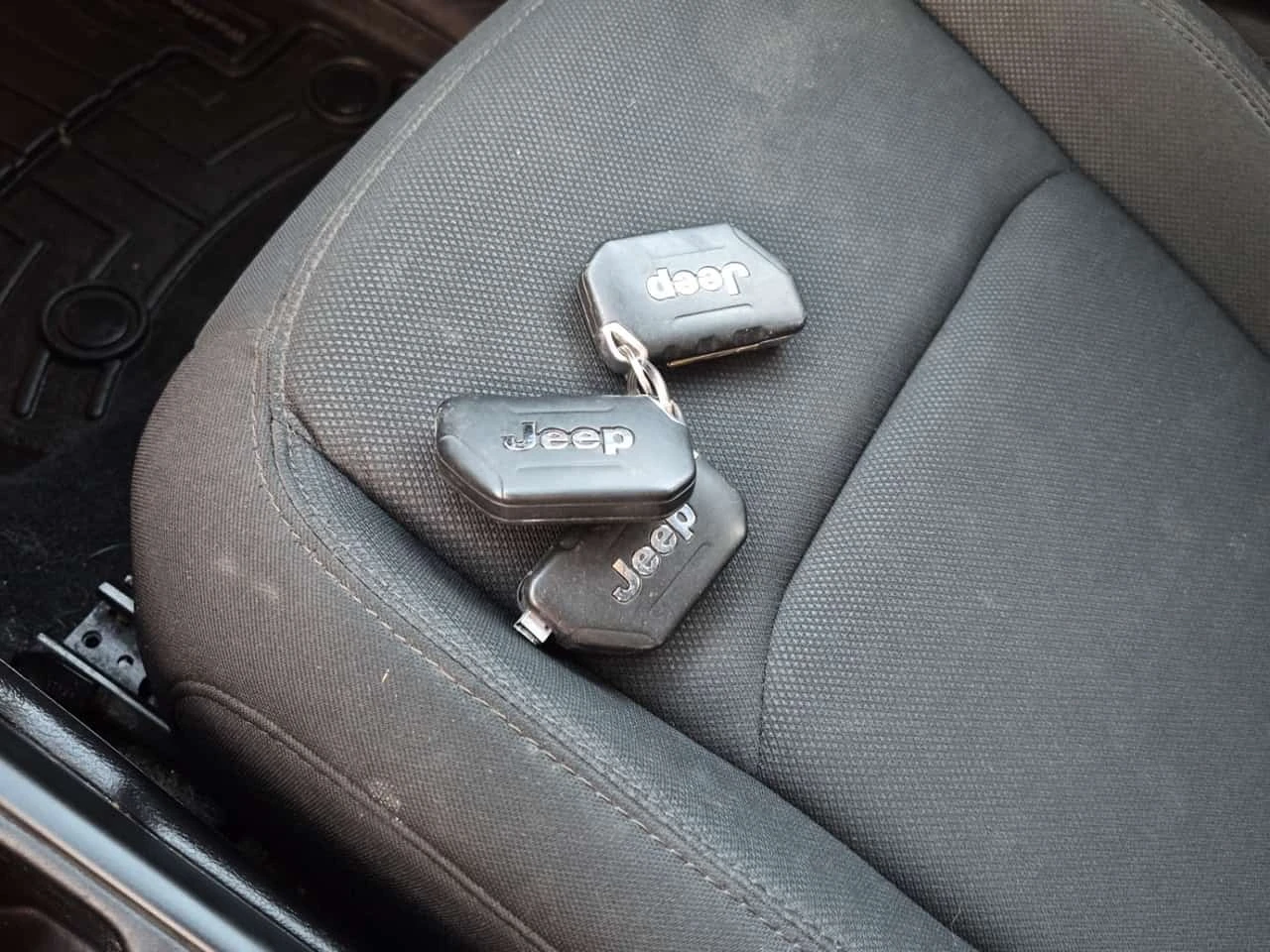 Jeep Wrangler * 4x4 Sport * KEYLESS * REVERSE CAMERA * , снимка 9 - Автомобили и джипове - 56253895