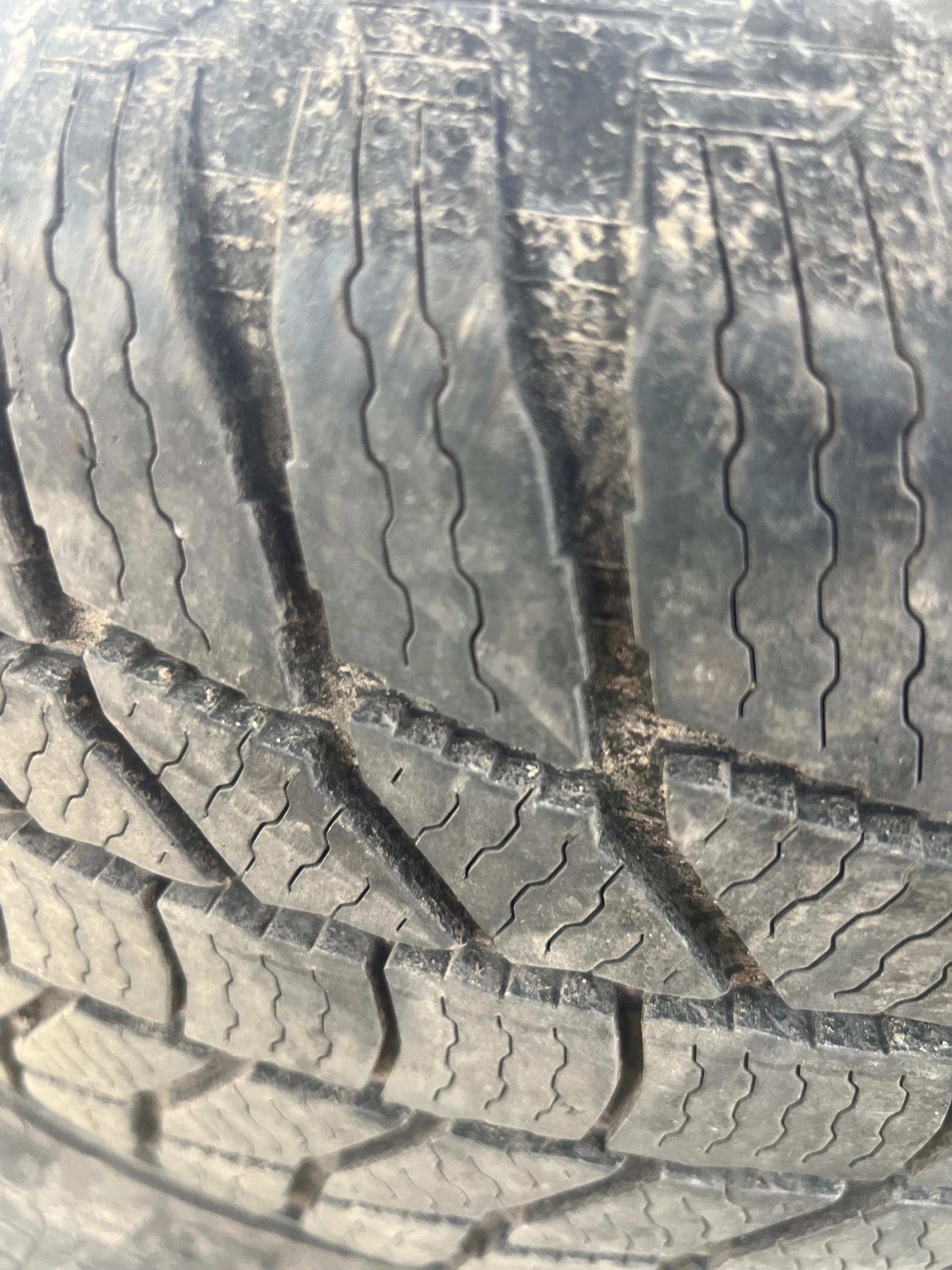 Гуми Зимни 245/75R16, снимка 2 - Гуми и джанти - 53853241