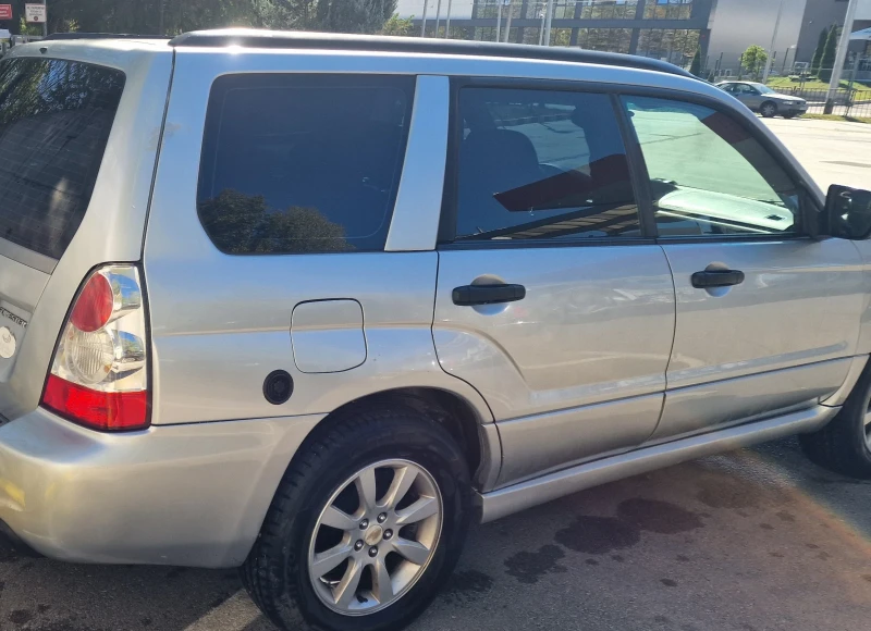 Subaru Forester, снимка 4 - Автомобили и джипове - 47636603