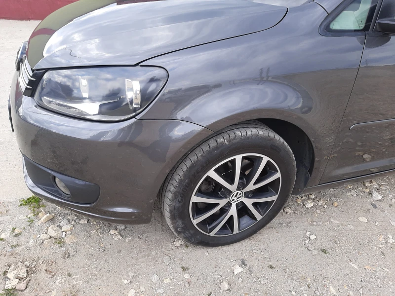 VW Touran 2.0 TDI, снимка 5 - Автомобили и джипове - 48512568