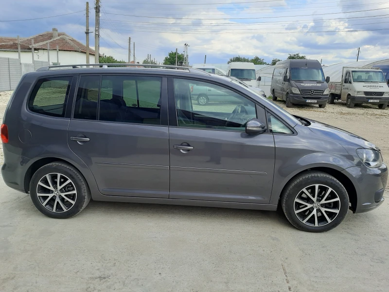 VW Touran 2.0 TDI, снимка 2 - Автомобили и джипове - 48512568