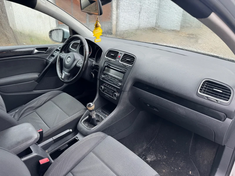 VW Golf 1.6 TDI, снимка 8 - Автомобили и джипове - 49285143