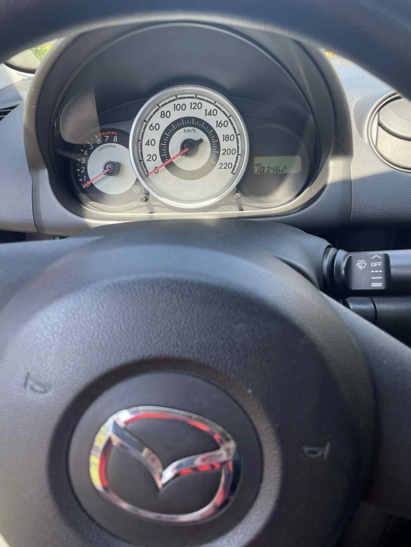 Mazda 2, снимка 6 - Автомобили и джипове - 52074593