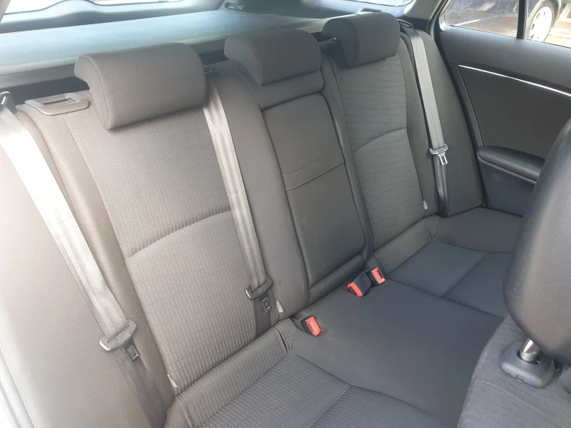 Toyota Avensis 2.0 benzin , снимка 11 - Автомобили и джипове - 51772786