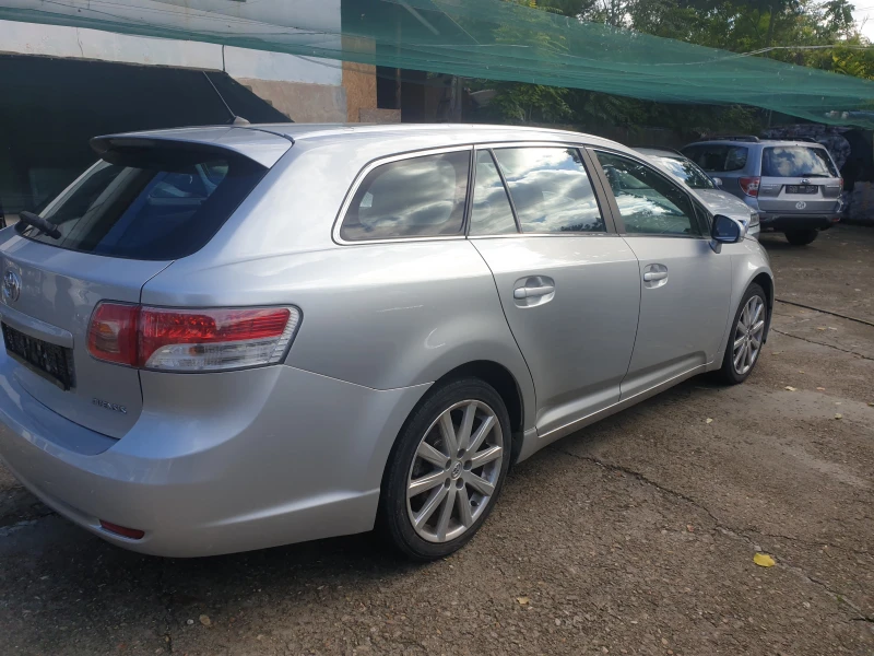 Toyota Avensis 2.0 benzin , снимка 3 - Автомобили и джипове - 51772786