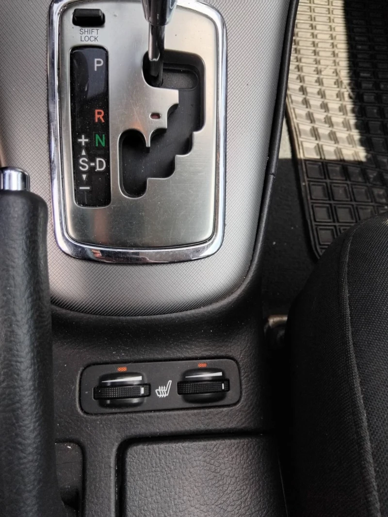 Toyota Avensis 2.4 бензин автомат, снимка 7 - Автомобили и джипове - 52295064