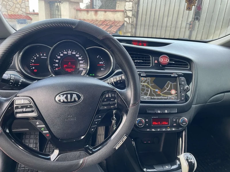 Kia Ceed, снимка 12 - Автомобили и джипове - 52330285