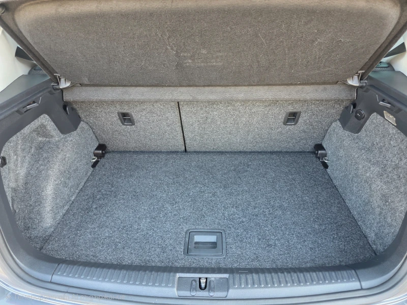 VW Polo 1.6 TDI, снимка 15 - Автомобили и джипове - 52815543