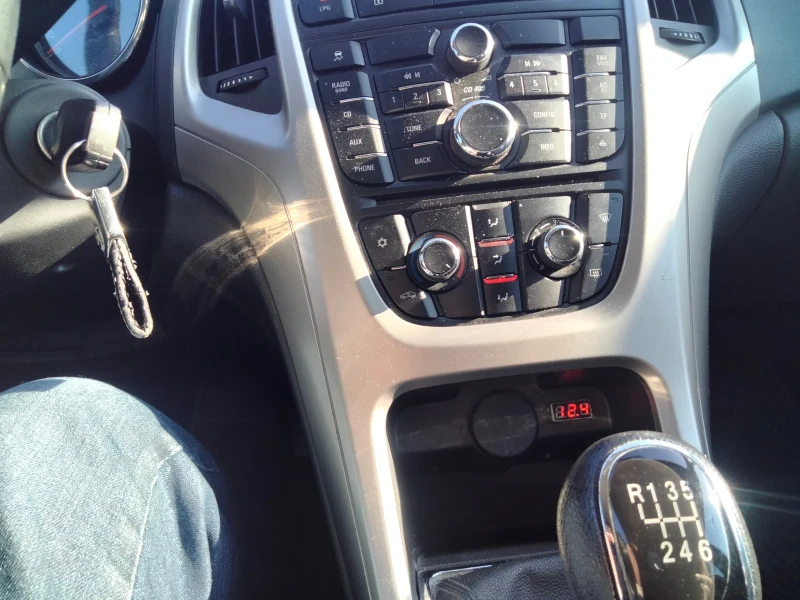 Opel Astra 1.4 TURBO LPG, снимка 15 - Автомобили и джипове - 53163341