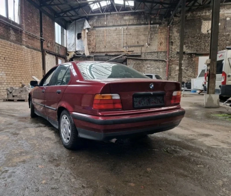 BMW 318 1.8is 143кс, снимка 2 - Автомобили и джипове - 53181644