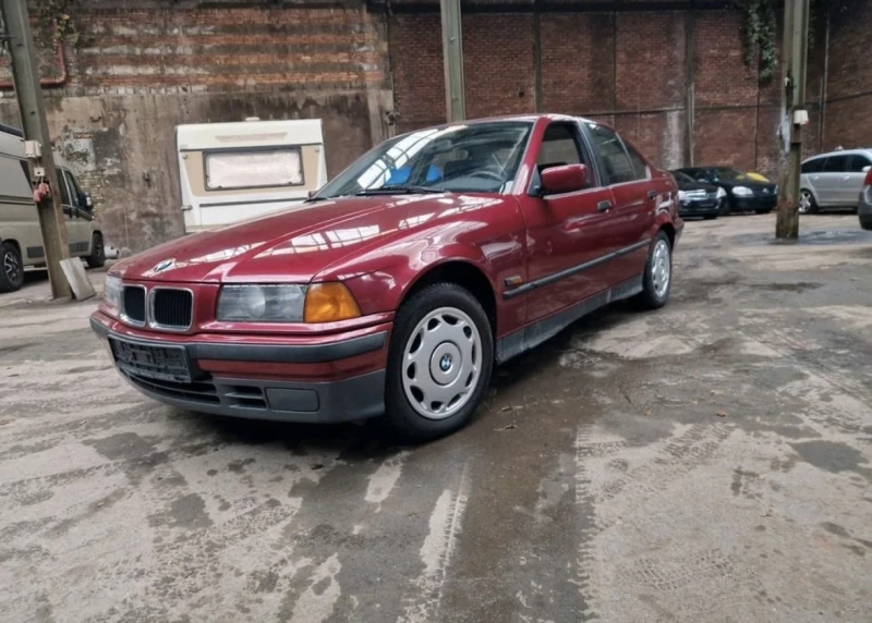 BMW 318 1.8is 143кс, снимка 4 - Автомобили и джипове - 53181644