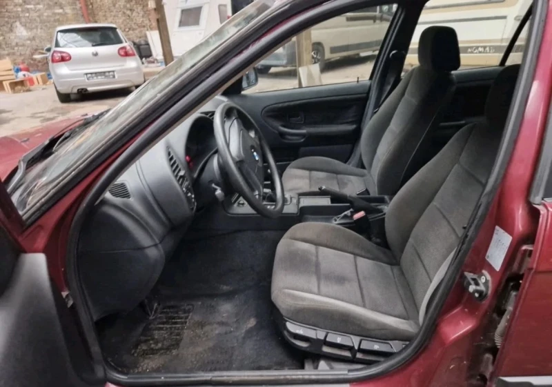 BMW 318 1.8is 143кс, снимка 5 - Автомобили и джипове - 53181644
