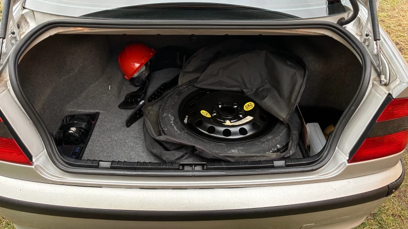 BMW 318, снимка 12 - Автомобили и джипове - 53270880