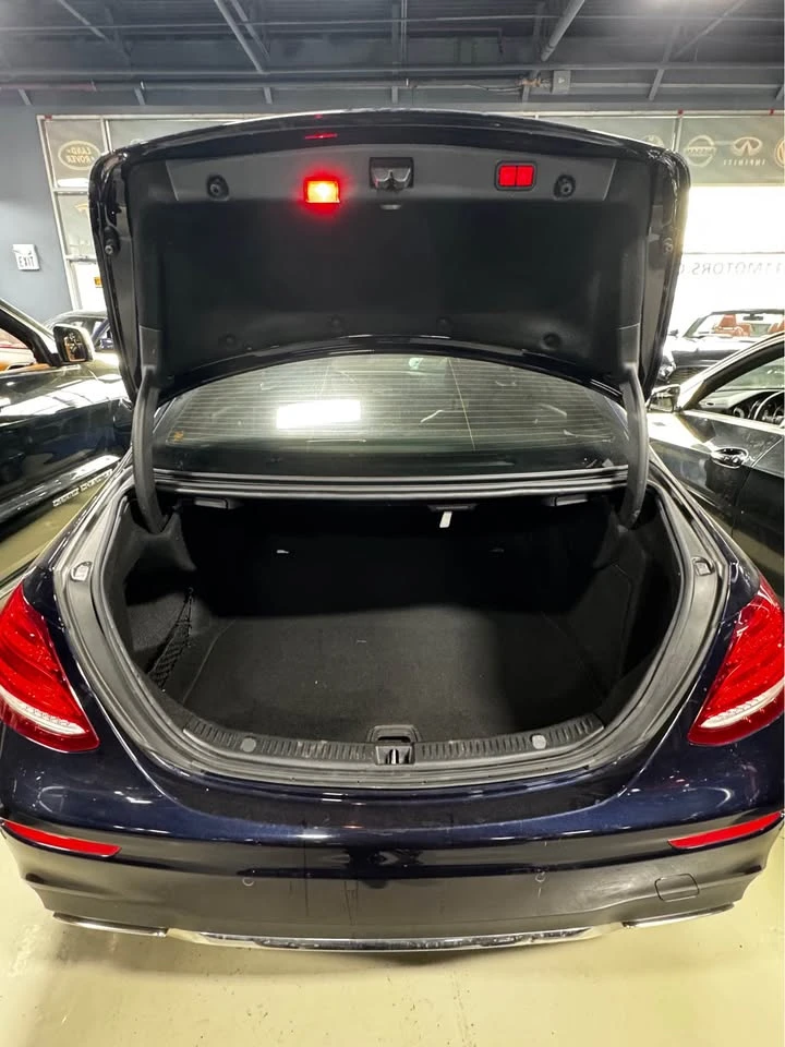 Mercedes-Benz E 300 АвтоКредит, снимка 11 - Автомобили и джипове - 56720859
