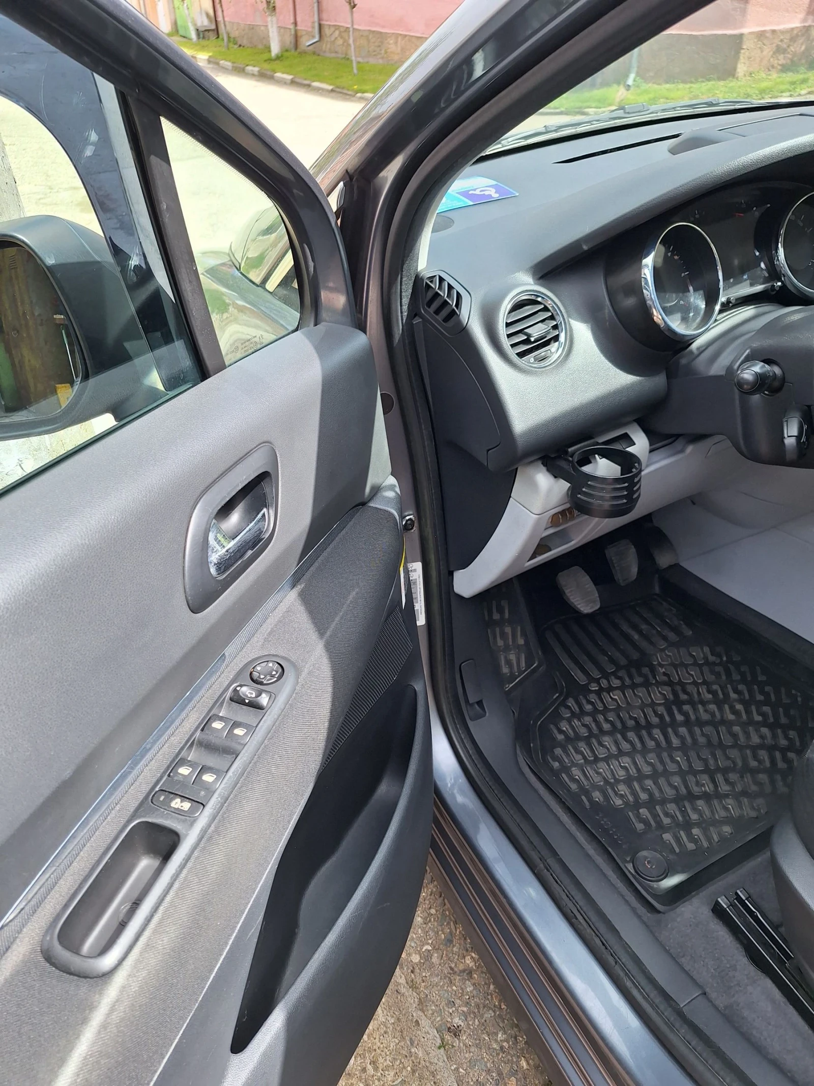 Peugeot 3008 1.6HDI 112HP - изображение 8