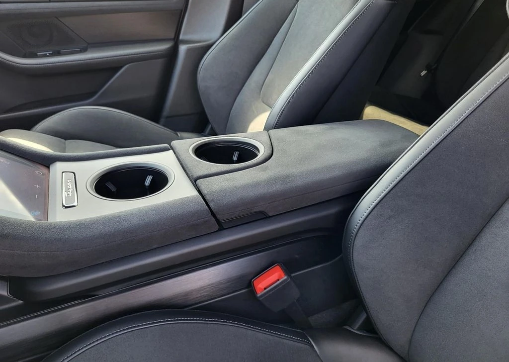 Porsche Taycan GTS Sport Turismo - изображение 6