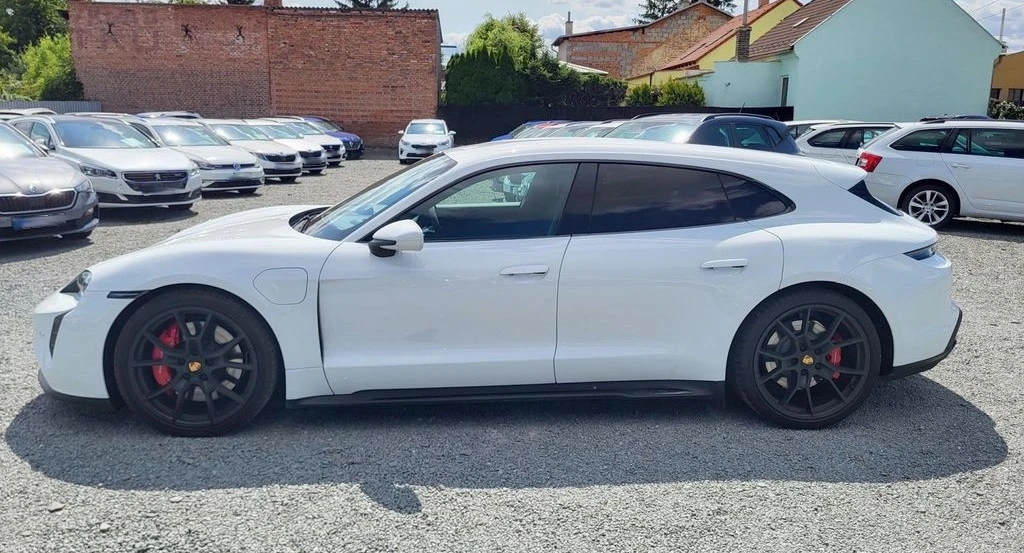 Porsche Taycan GTS Sport Turismo - изображение 3