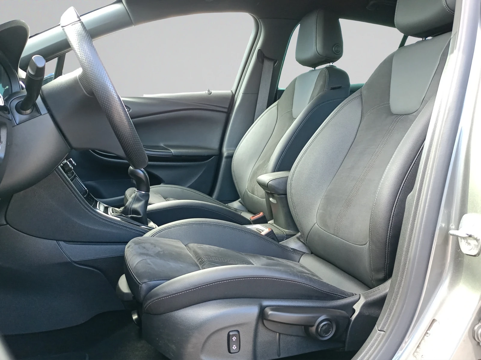 Opel Astra K GS 145к.с. бензин Start&Stop МТ6 - изображение 9