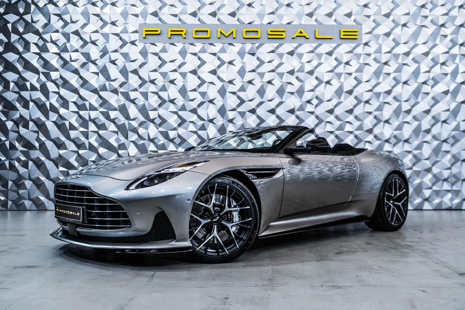 Aston Martin Други DB12 Volante Aluminite Silver - изображение 2