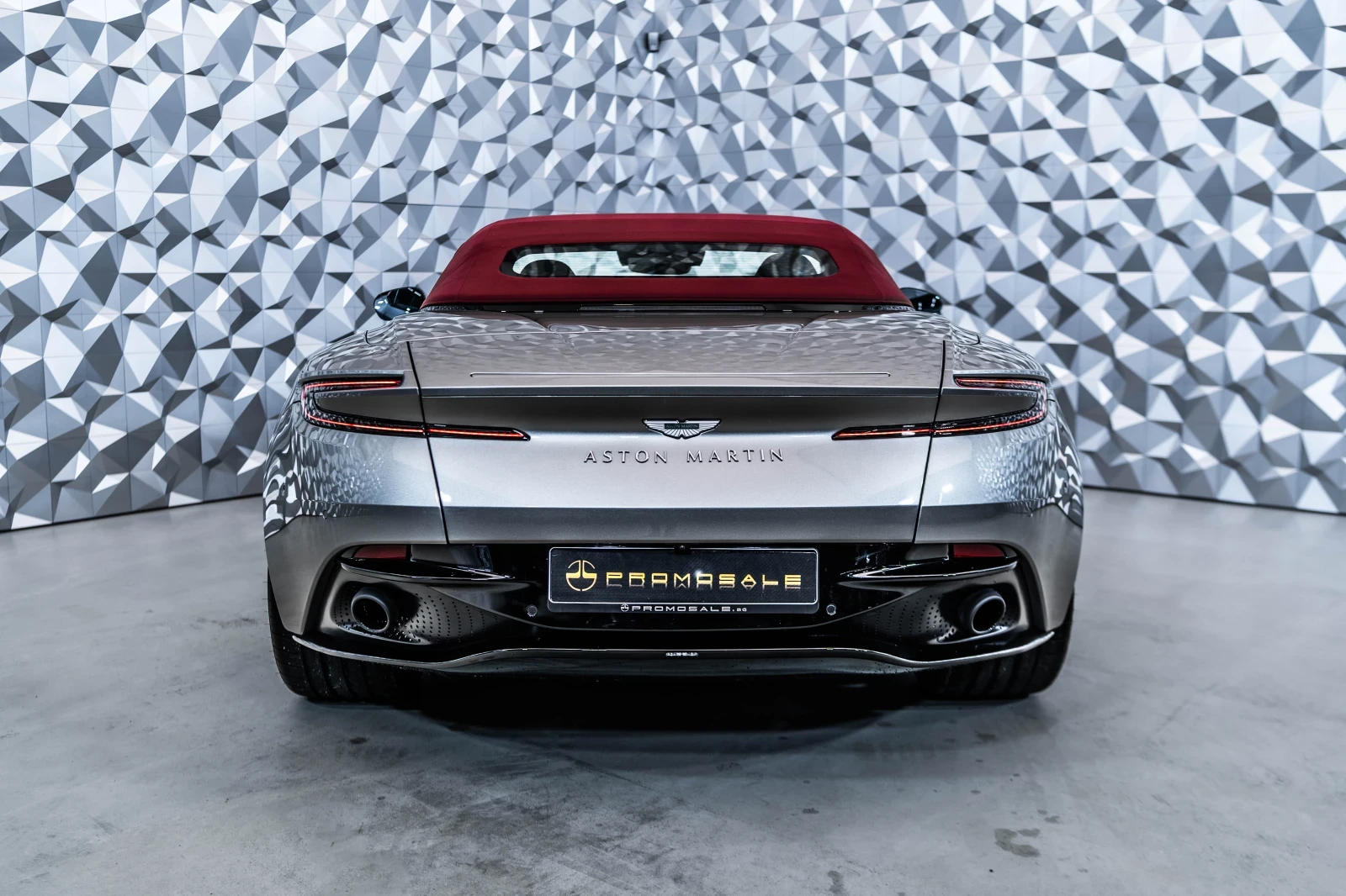 Aston Martin Други DB12 Volante Aluminite Silver - изображение 4