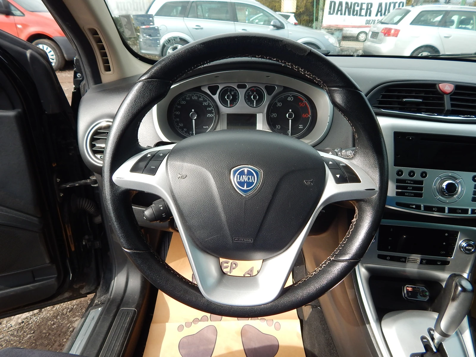 Lancia Delta 1.6M-JET, снимка 17 - Автомобили и джипове - 53873990