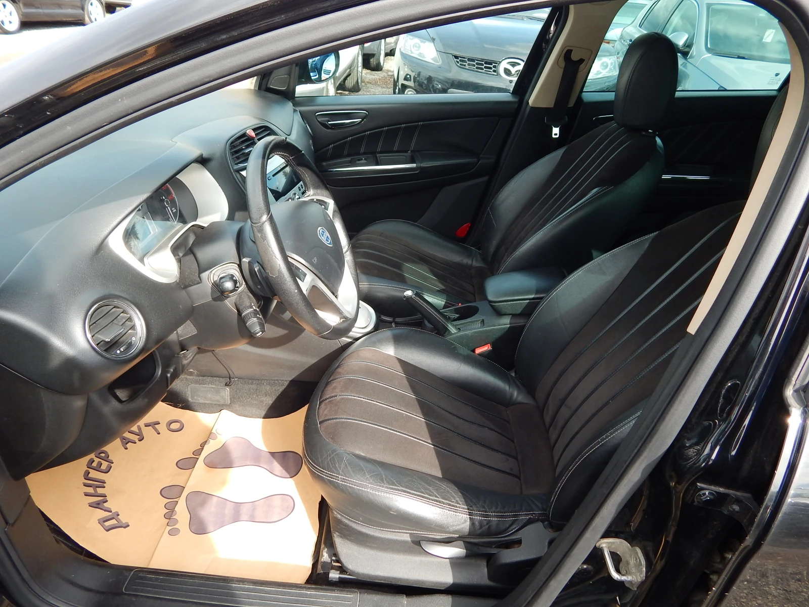 Lancia Delta 1.6M-JET, снимка 9 - Автомобили и джипове - 53873990