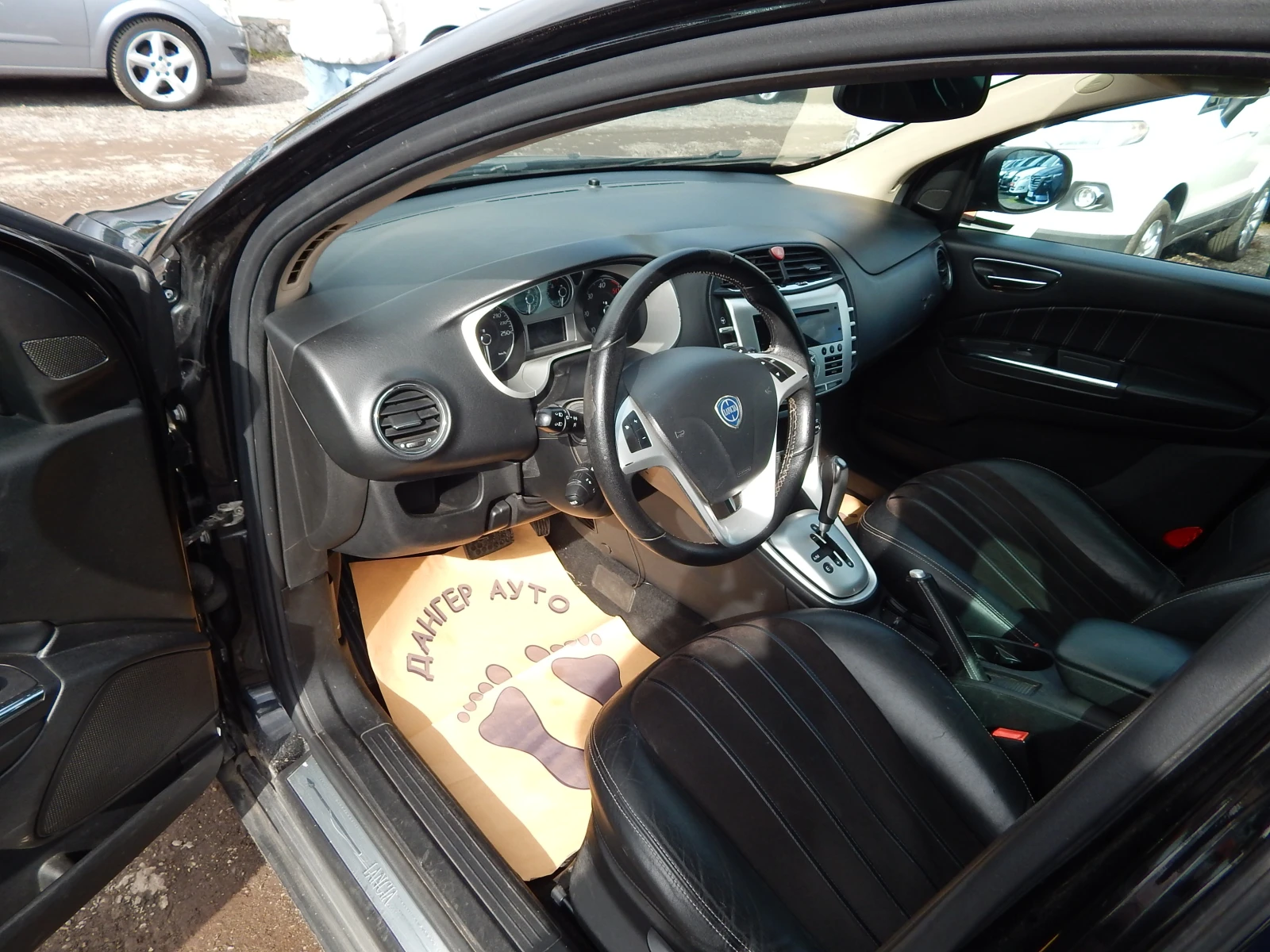 Lancia Delta 1.6M-JET, снимка 8 - Автомобили и джипове - 53873990