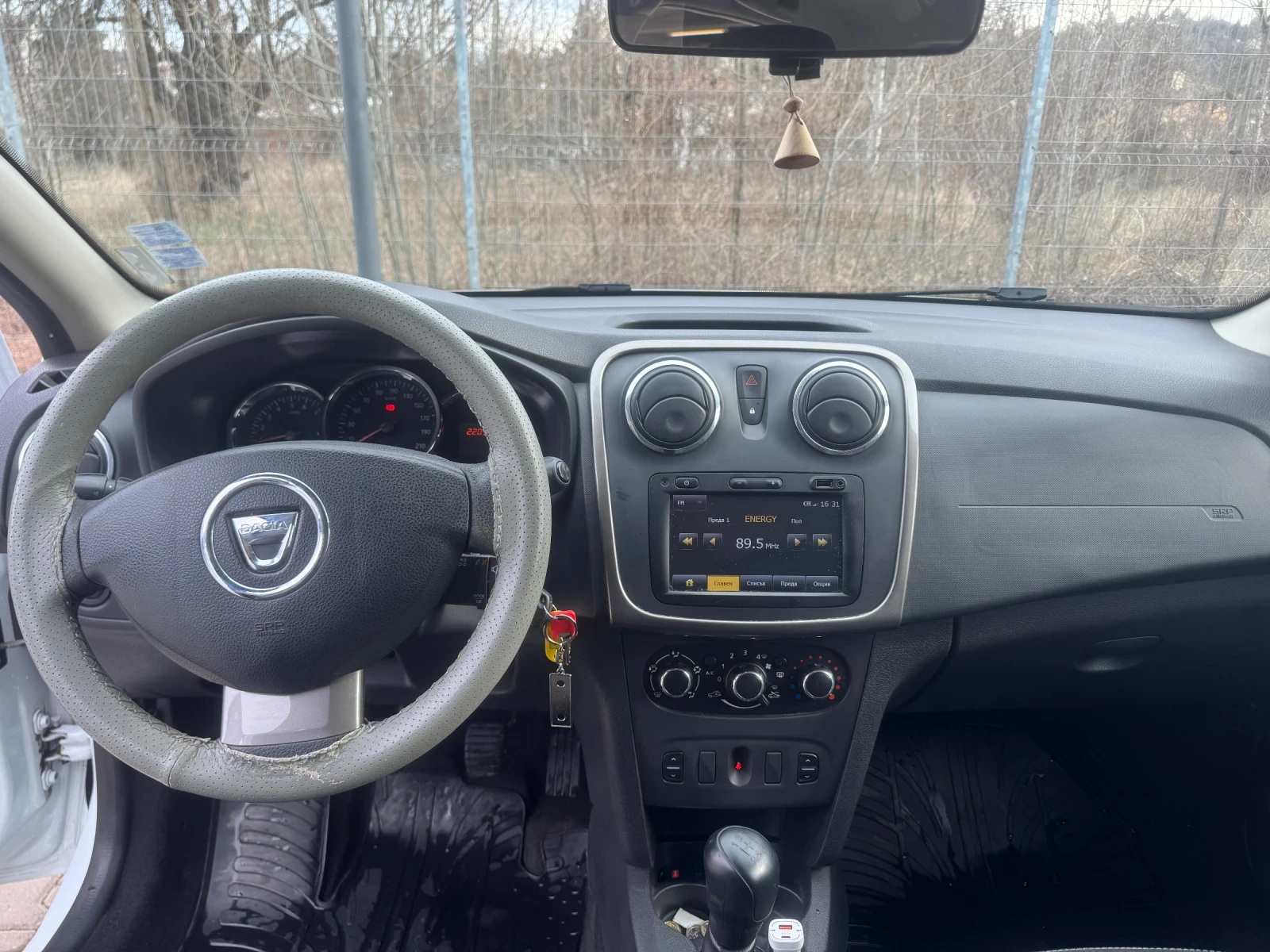 Dacia Sandero 1.5 DCI, снимка 8 - Автомобили и джипове - 53927132