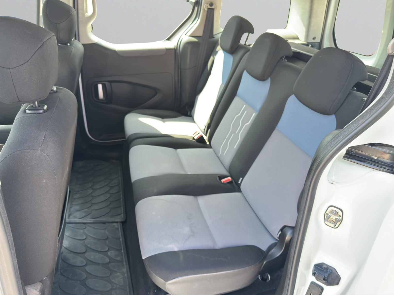 Peugeot Partner TEPEE 1.6 HDi, снимка 12 - Автомобили и джипове - 54258158