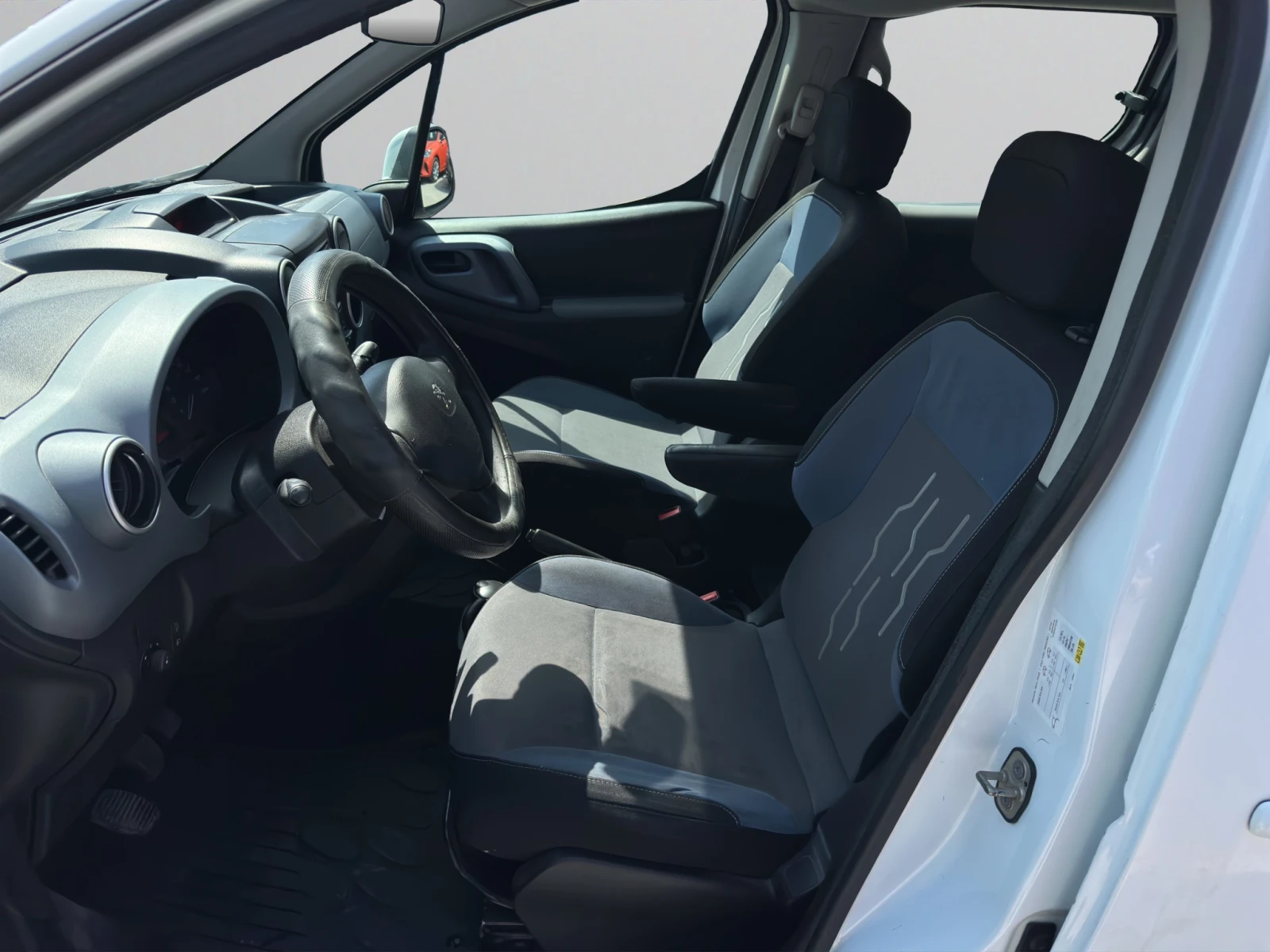 Peugeot Partner TEPEE 1.6 HDi, снимка 10 - Автомобили и джипове - 54258158