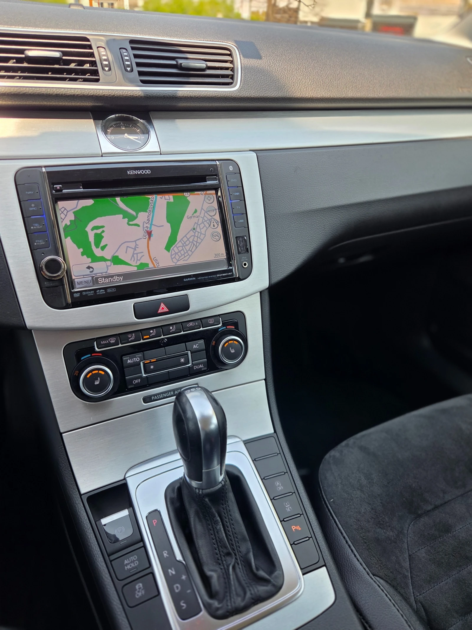 VW Passat 2.0TDI DSG Highline КОЖА* УНИКАЛЕН* , снимка 11 - Автомобили и джипове - 54354934