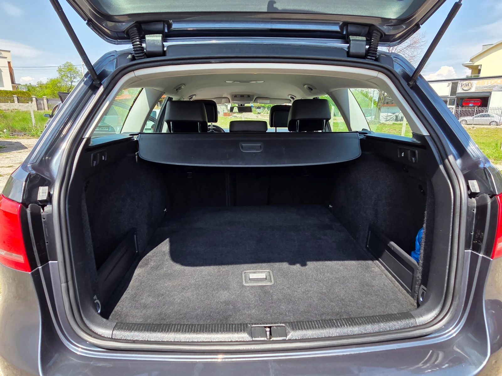 VW Passat 2.0TDI DSG Highline КОЖА* УНИКАЛЕН* , снимка 16 - Автомобили и джипове - 54354934