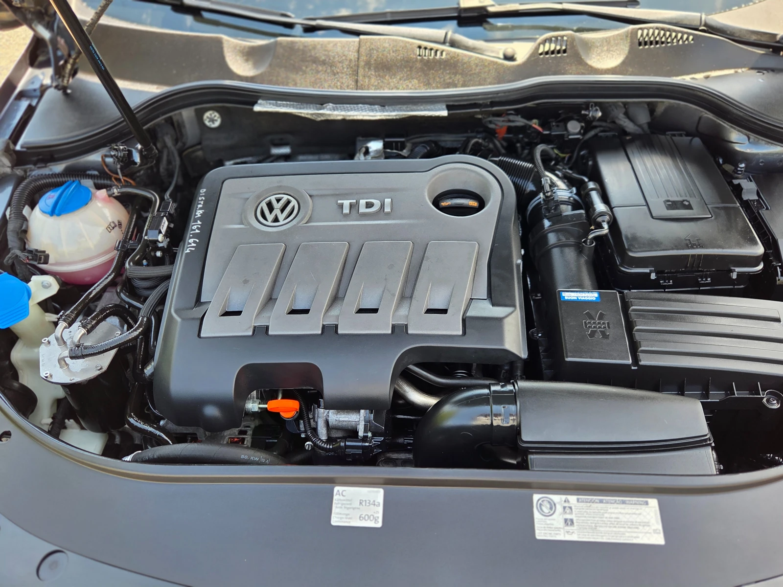 VW Passat 2.0TDI DSG Highline КОЖА* УНИКАЛЕН* , снимка 17 - Автомобили и джипове - 54354934