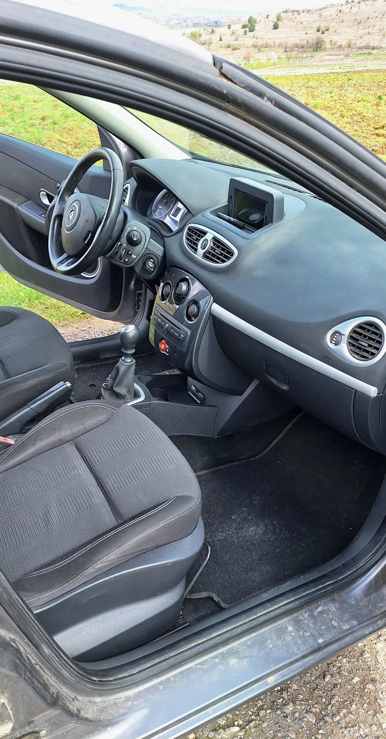 Renault Clio 1.5DCI , снимка 9 - Автомобили и джипове - 54654570