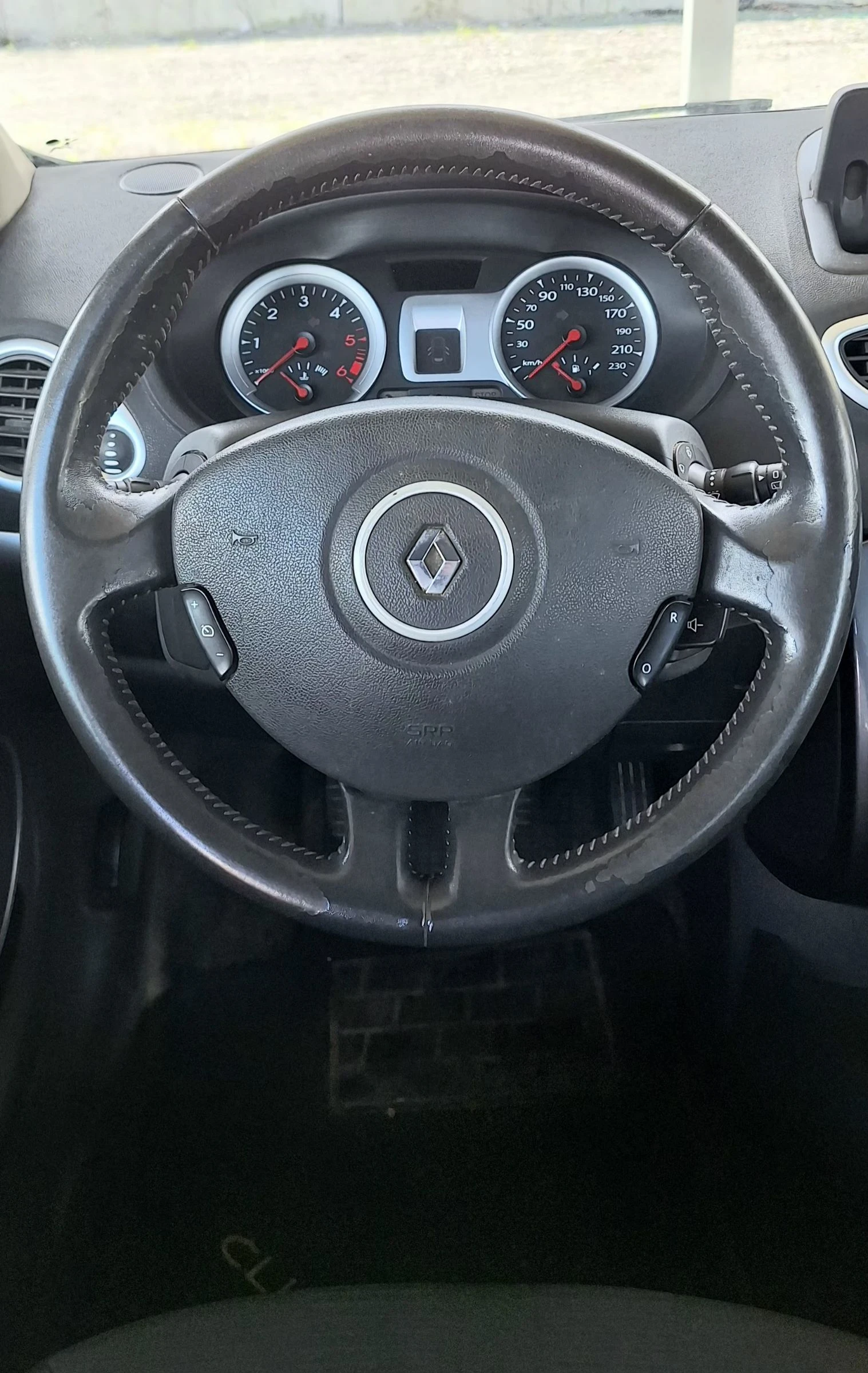 Renault Clio 1.5DCI , снимка 6 - Автомобили и джипове - 54654570