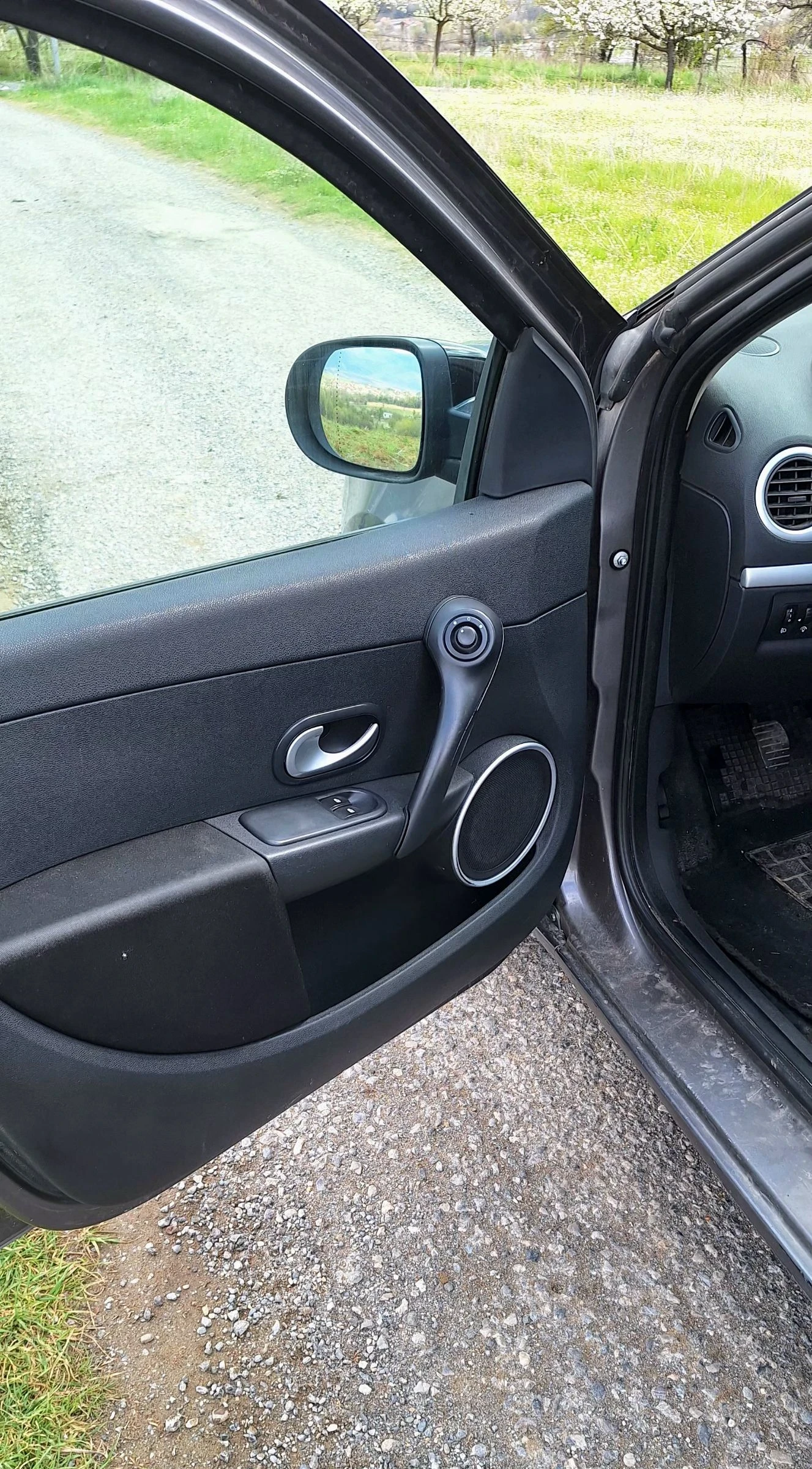 Renault Clio 1.5DCI , снимка 8 - Автомобили и джипове - 54654570