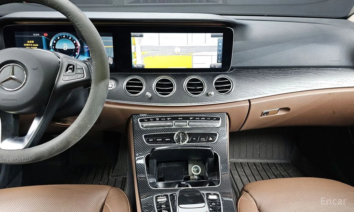 Mercedes-Benz E 300, снимка 13 - Автомобили и джипове - 55223844