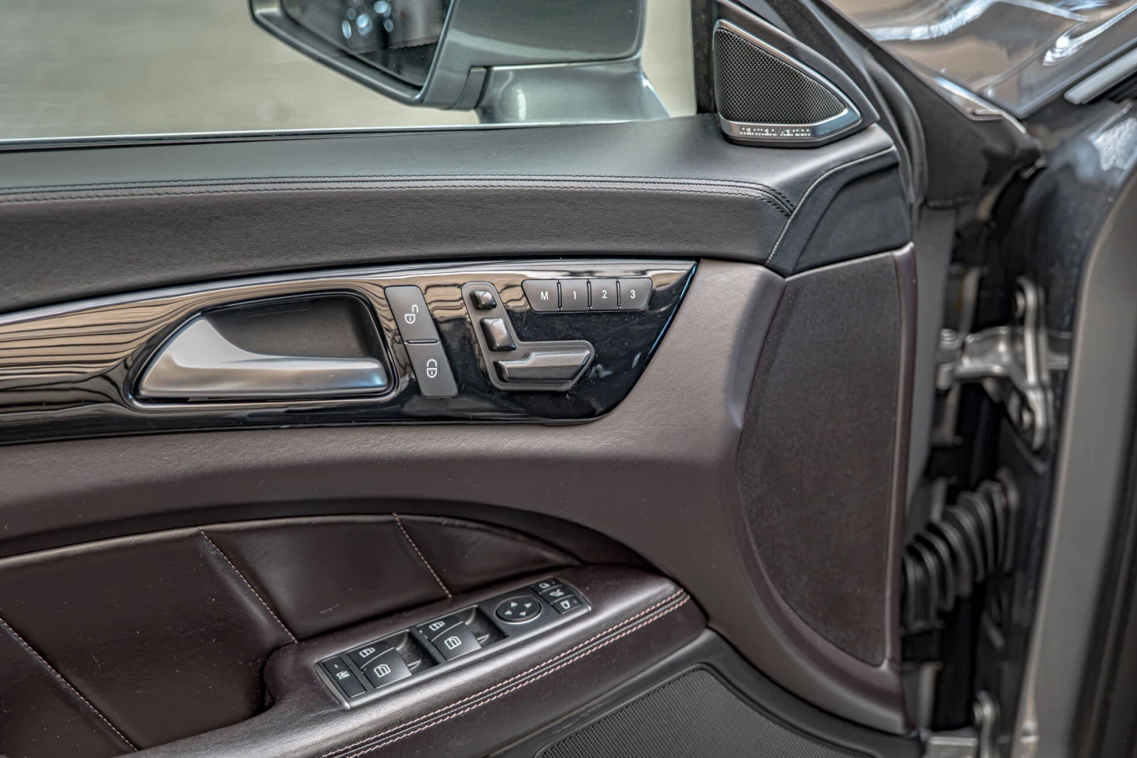 Mercedes-Benz CLS 350 Exclusive/4Matic/AirMatic/Memory/Blind Spot/Обдухв, снимка 8 - Автомобили и джипове - 55344035