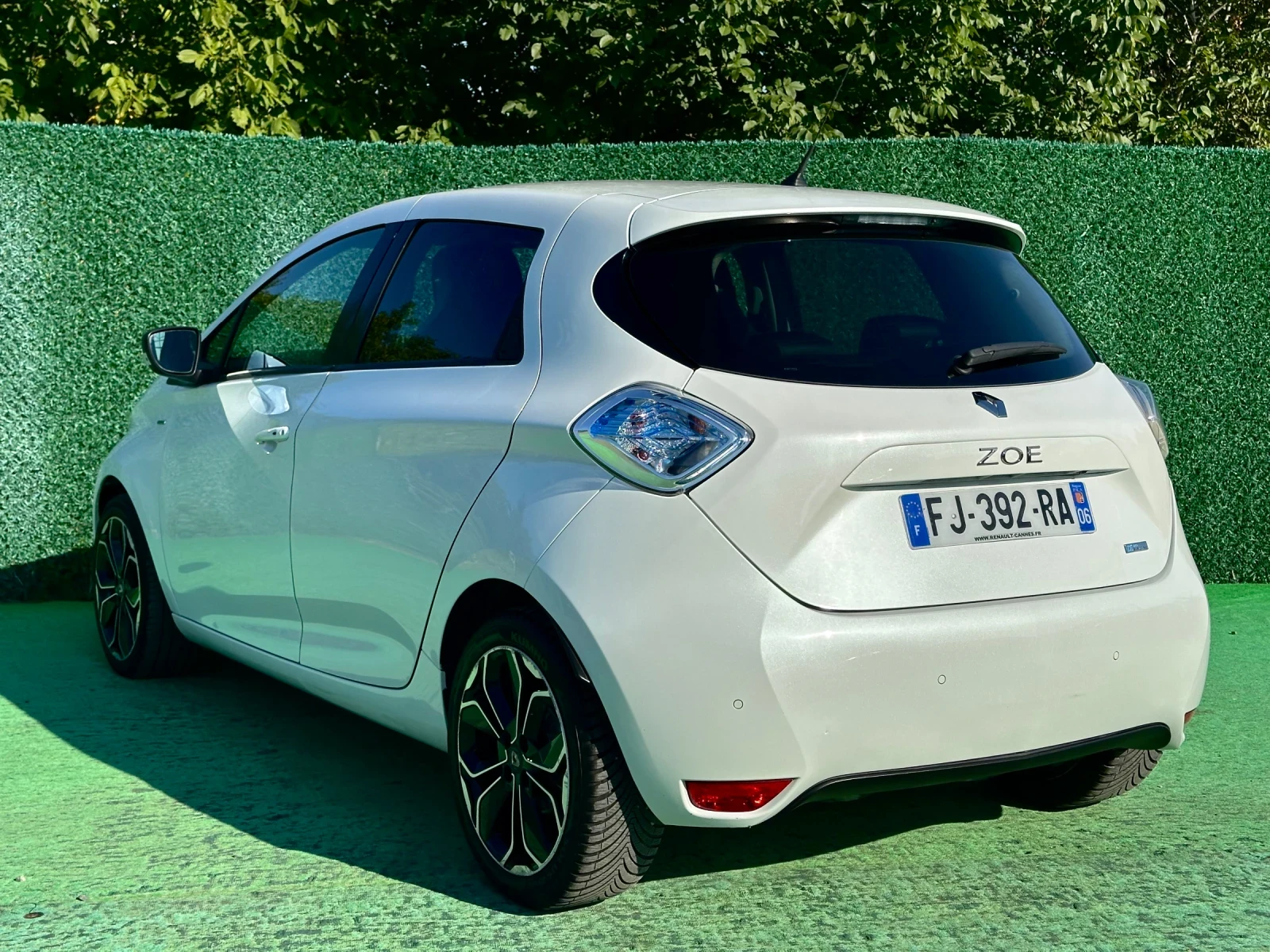 Renault Zoe 41kwh/ ICONIC / KAMERA/ Термо помпа, снимка 8 - Автомобили и джипове - 56144000