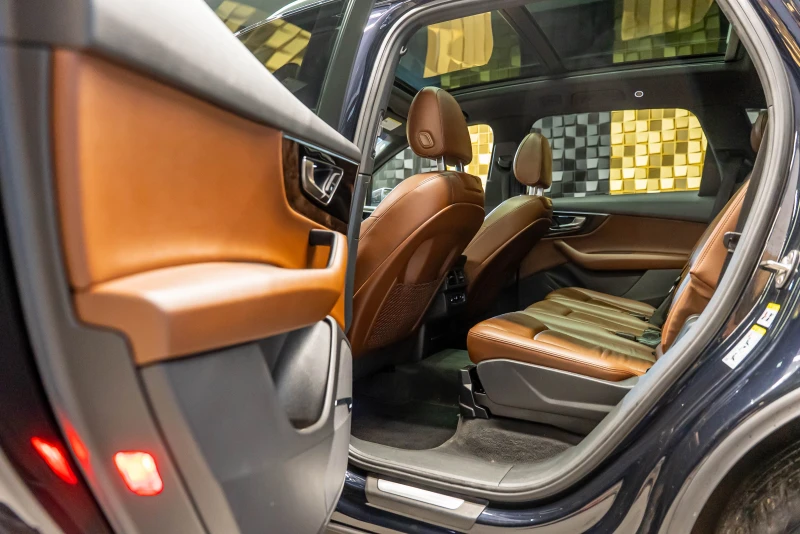 Audi Q7 3.0 TFSI 7-seats, снимка 13 - Автомобили и джипове - 52469460