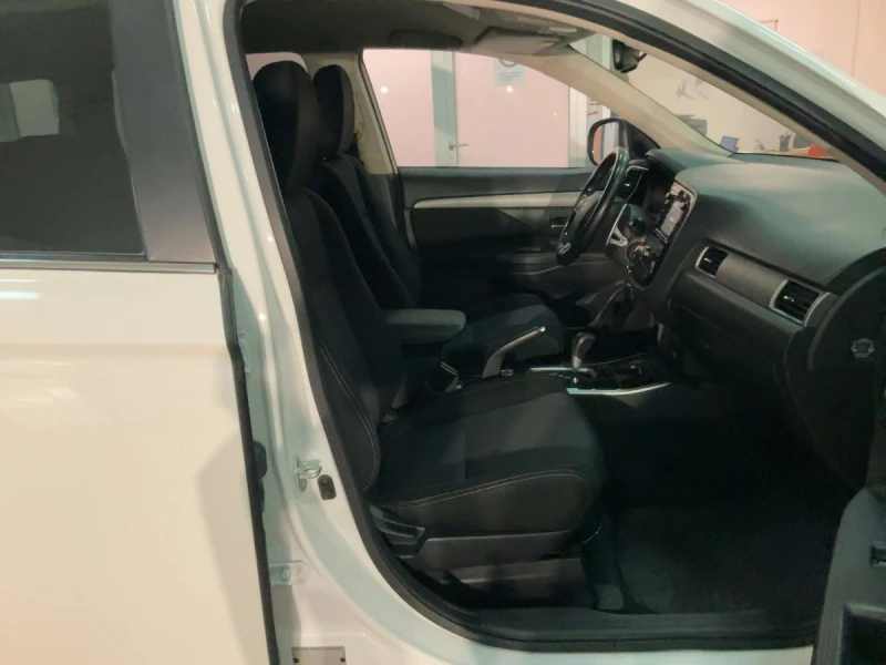 Mitsubishi Outlander 2.0 150 к.с. 4х4 газ, снимка 11 - Автомобили и джипове - 52811161