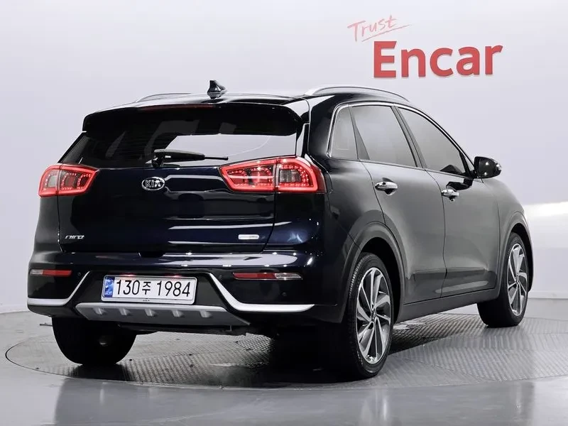 Kia Niro Noblesse, снимка 2 - Автомобили и джипове - 56517635