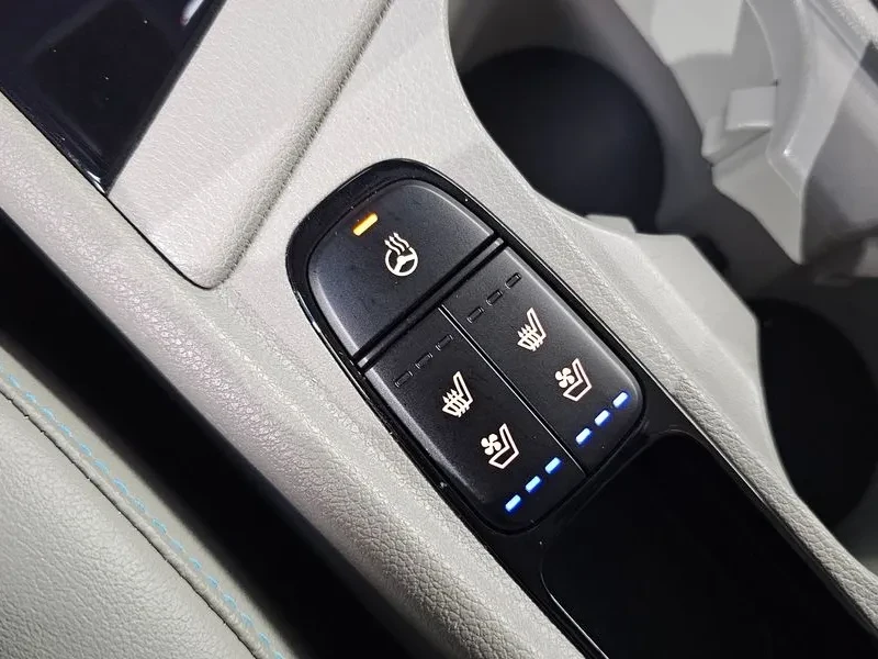 Kia Niro Noblesse, снимка 15 - Автомобили и джипове - 56517635