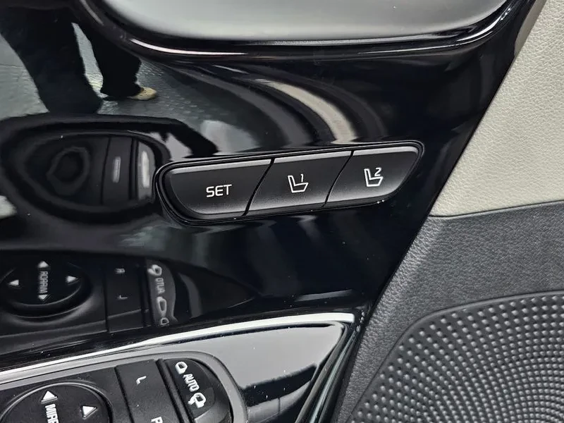 Kia Niro Noblesse, снимка 14 - Автомобили и джипове - 56517635