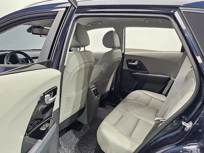Kia Niro Noblesse, снимка 11 - Автомобили и джипове - 56517635